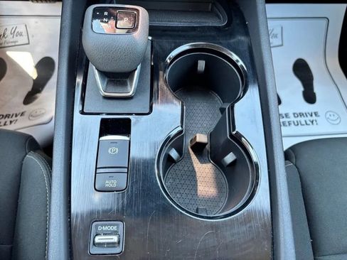 Used 2024 Nissan Rogue S FWD image 16