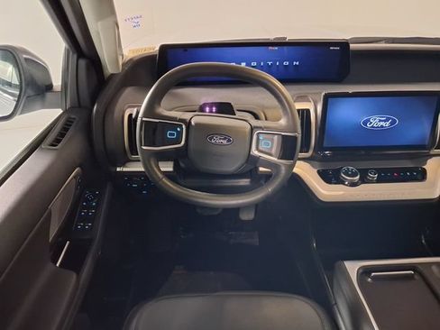 Used 2025 Ford Expedition Max Active AWD/4WD image 13