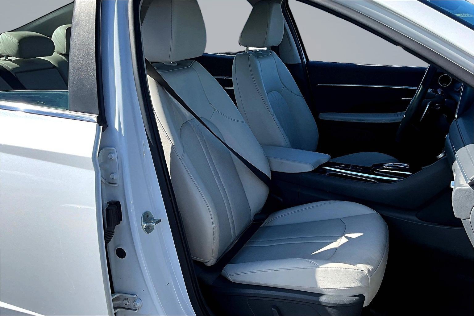 Used 2022 Hyundai Sonata Limited FWD image 24