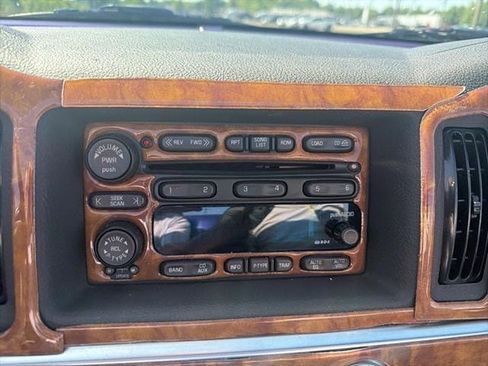 Used 2004 Chevrolet SSR w/ Preferred Equipment Group RWD image 17