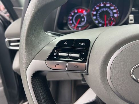 Used 2023 Hyundai Elantra SEL image 14