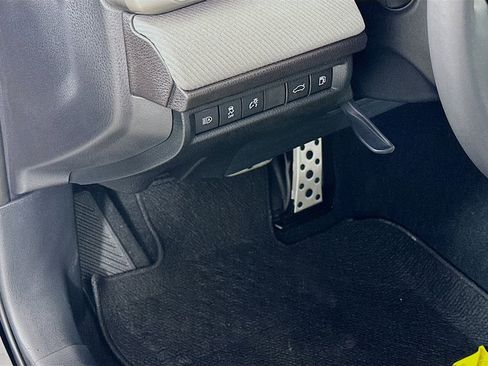 Used 2025 Toyota Camry SE image 10