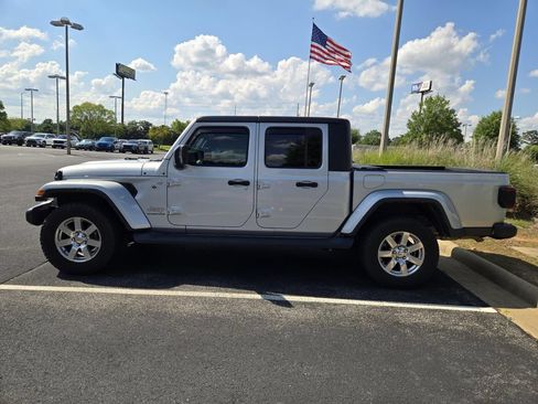 Used 2023 Jeep Gladiator Overland w/ LED Lighting Group AWD/4WD image 5