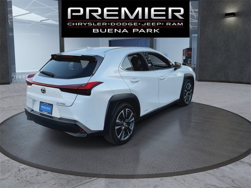 Used 2020 Lexus UX 250h w/ Premium Package image 8