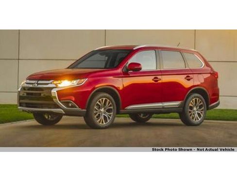 Used 2016 Mitsubishi Outlander SE image 1