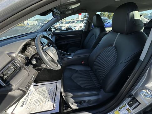 Used 2023 Toyota Camry SE image 11