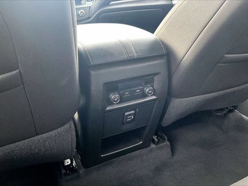 Used 2023 Chevrolet Traverse LT FWD image 35
