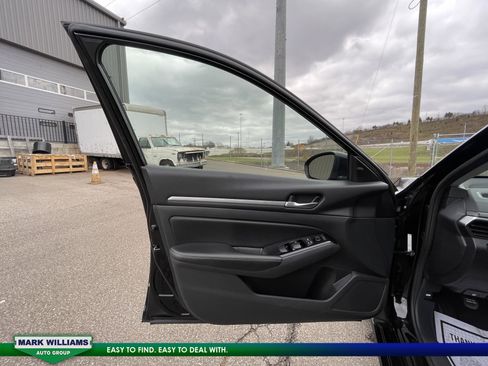 Used 2023 Nissan Altima 2.5 SV image 12