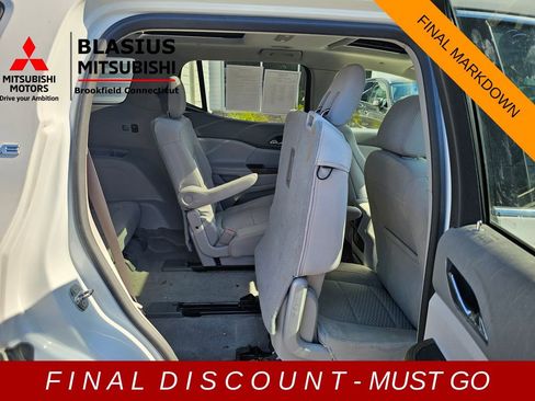 Used 2017 GMC Acadia SLE image 24