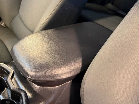 Used 2021 Toyota RAV4 XLE image 19