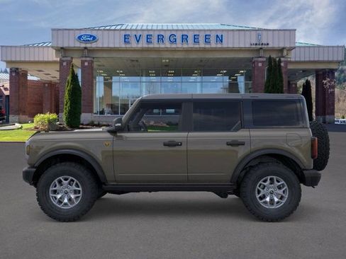 New 2025 Ford Bronco Badlands image 3