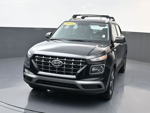 Certified 2024 Hyundai Venue SEL FWD image 8