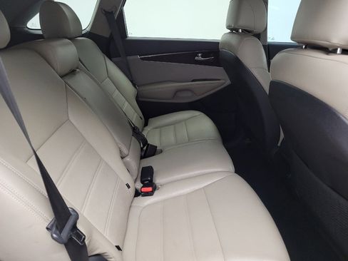 Used 2017 Kia Sorento FWD image 19