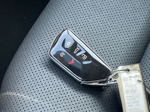 Used 2024 Volkswagen Atlas SE image 21