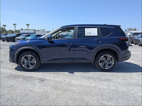 Used 2025 Nissan Rogue SV FWD image 4