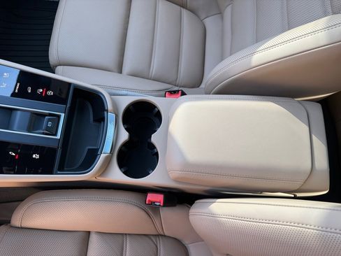 New 2026 Porsche Macan image 18