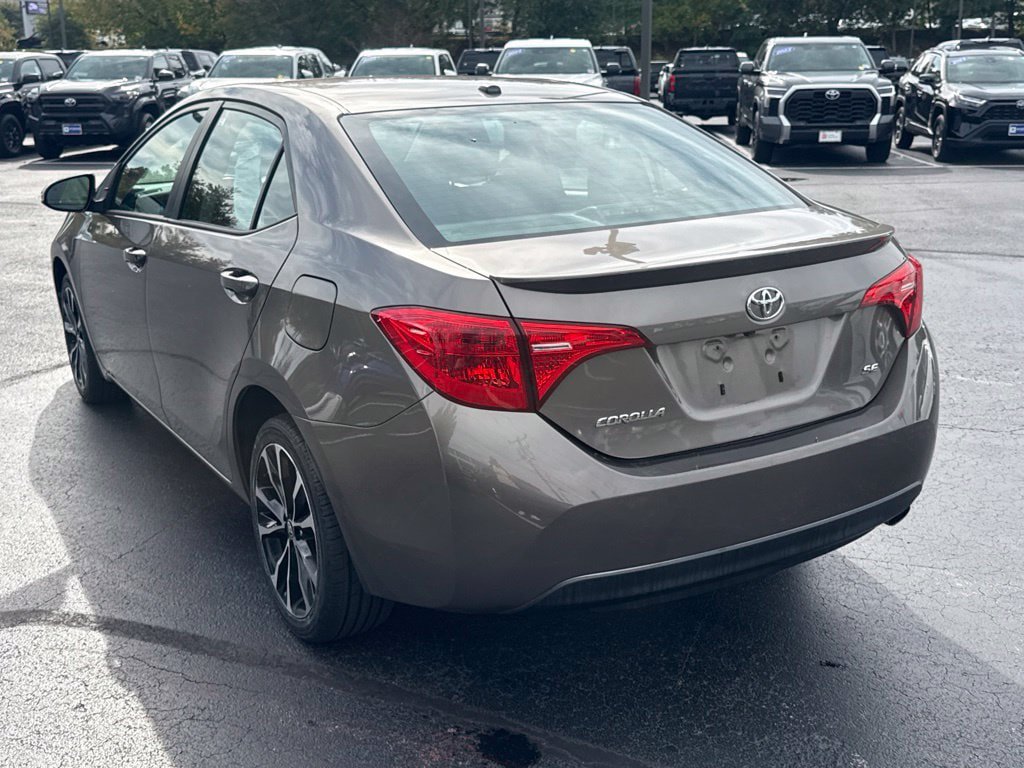 Certified 2017 Toyota Corolla SE w/ SE Premium Package FWD image 5