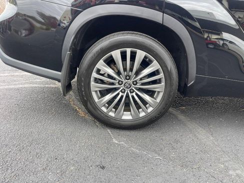 Used 2021 Toyota Highlander Platinum image 10