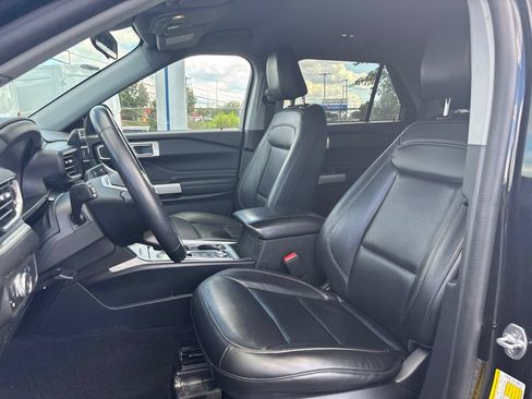 Used 2022 Ford Explorer XLT w/ Equipment Group 202A AWD/4WD image 9
