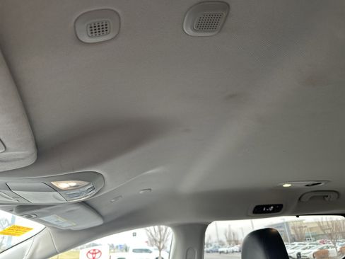 Used 2020 Chrysler Pacifica Touring-L image 27