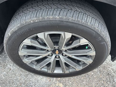 Used 2025 Chevrolet Tahoe Premier RWD image 9