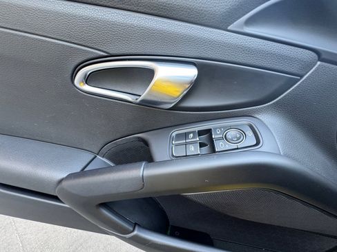 Used 2022 Porsche 718 Cayman RWD image 25