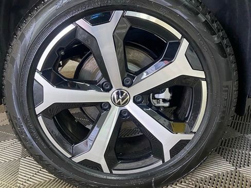 New 2026 Volkswagen Tiguan SE image 9