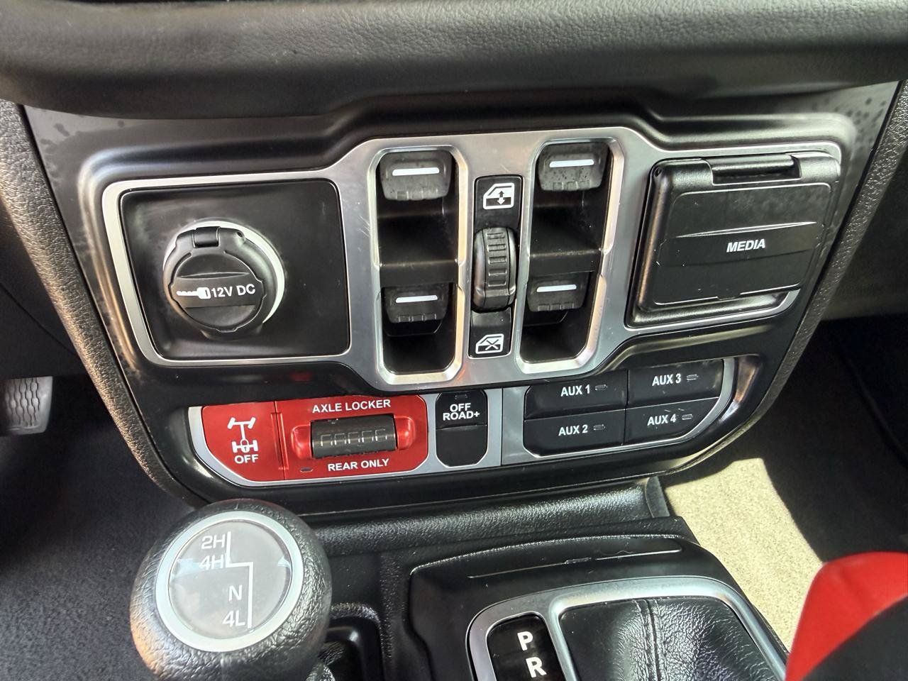 Used 2026 Jeep Gladiator Mojave AWD/4WD image 11