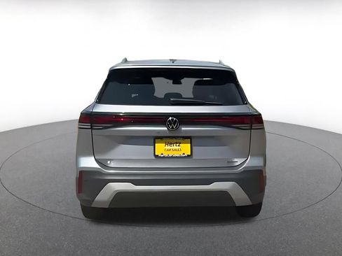 Used 2026 Volkswagen Tiguan SE AWD/4WD image 12