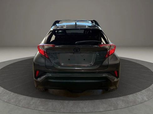 Used 2022 Toyota C-HR XLE image 9