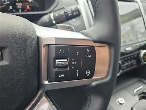 Used 2025 Land Rover Discovery S AWD/4WD image 20