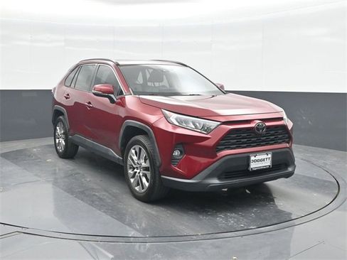 Used 2021 Toyota RAV4 XLE Premium image 8