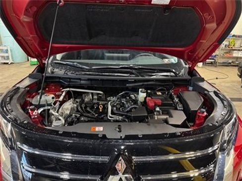 New 2025 Mitsubishi Outlander SE image 26