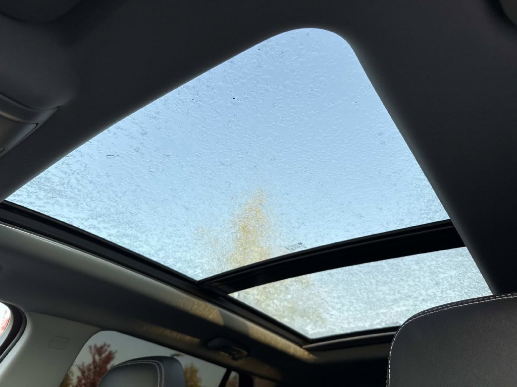 Used 2023 GMC Terrain SLT w/ Infotainment Package II AWD/4WD image 19