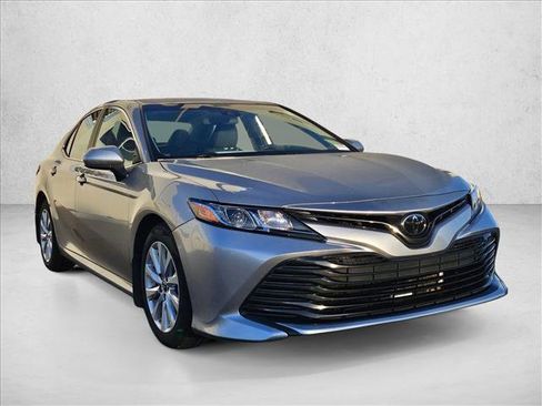 Used 2019 Toyota Camry LE FWD image 2