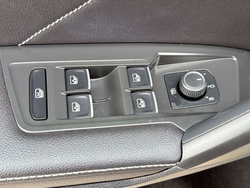 Used 2023 Volkswagen Tiguan SE FWD image 13