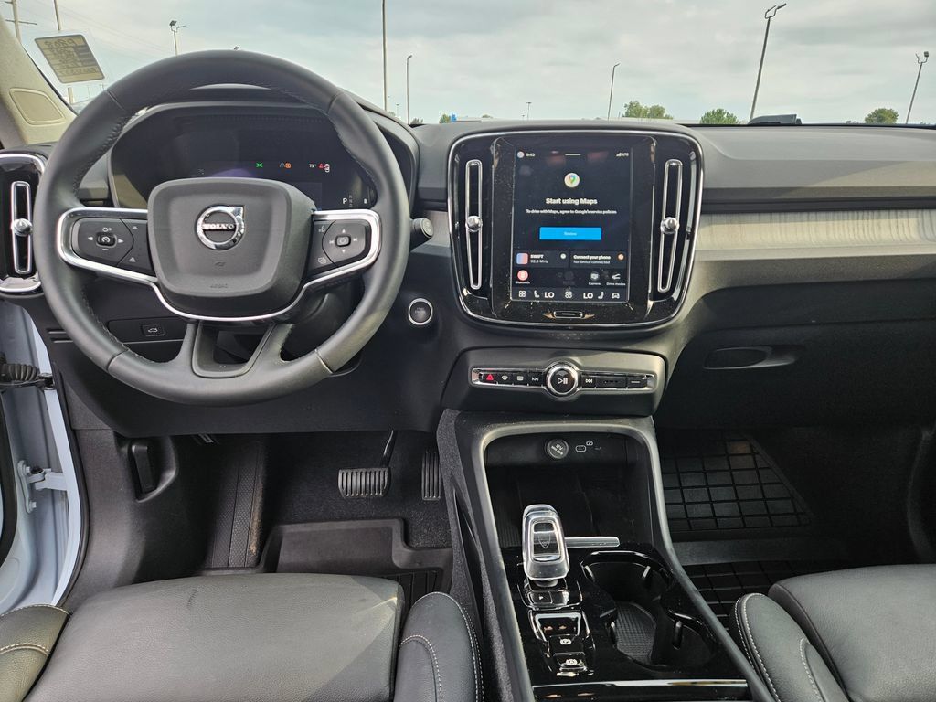 Used 2024 Volvo XC40 B5 Plus AWD/4WD image 16