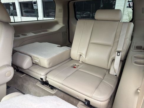 Used 2011 GMC Yukon XL Denali AWD/4WD image 22