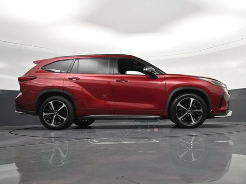 Used 2021 Toyota Highlander XSE FWD image 30