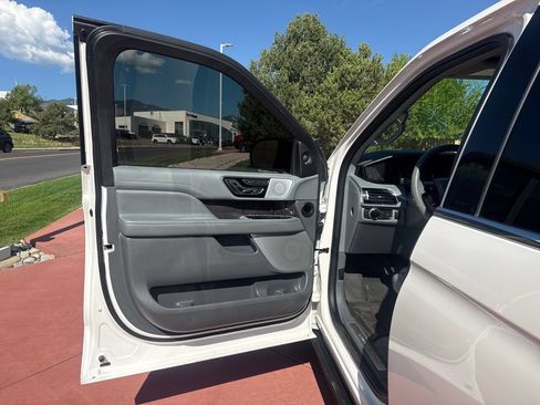 Used 2018 Lincoln Navigator Reserve w/ Technology Package AWD/4WD image 10