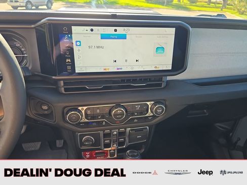 Used 2024 Jeep Wrangler Unlimited image 19