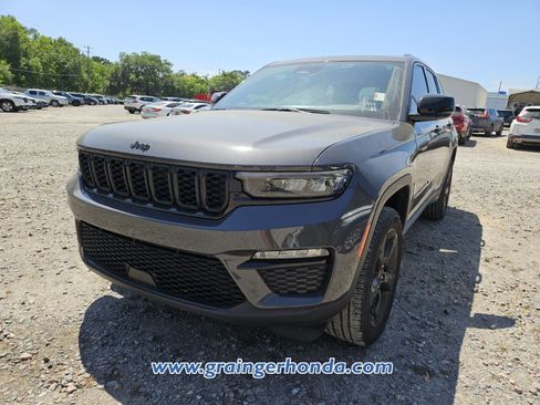 Used 2024 Jeep Grand Cherokee Limited w/ Black Appearance Package AWD/4WD image 2