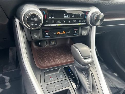 Used 2025 Toyota RAV4 Limited FWD image 34
