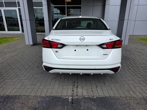 Used 2024 Nissan Altima 2.5 SV AWD/4WD image 3