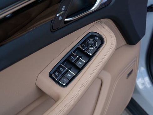 Certified 2026 Porsche Macan AWD/4WD image 21