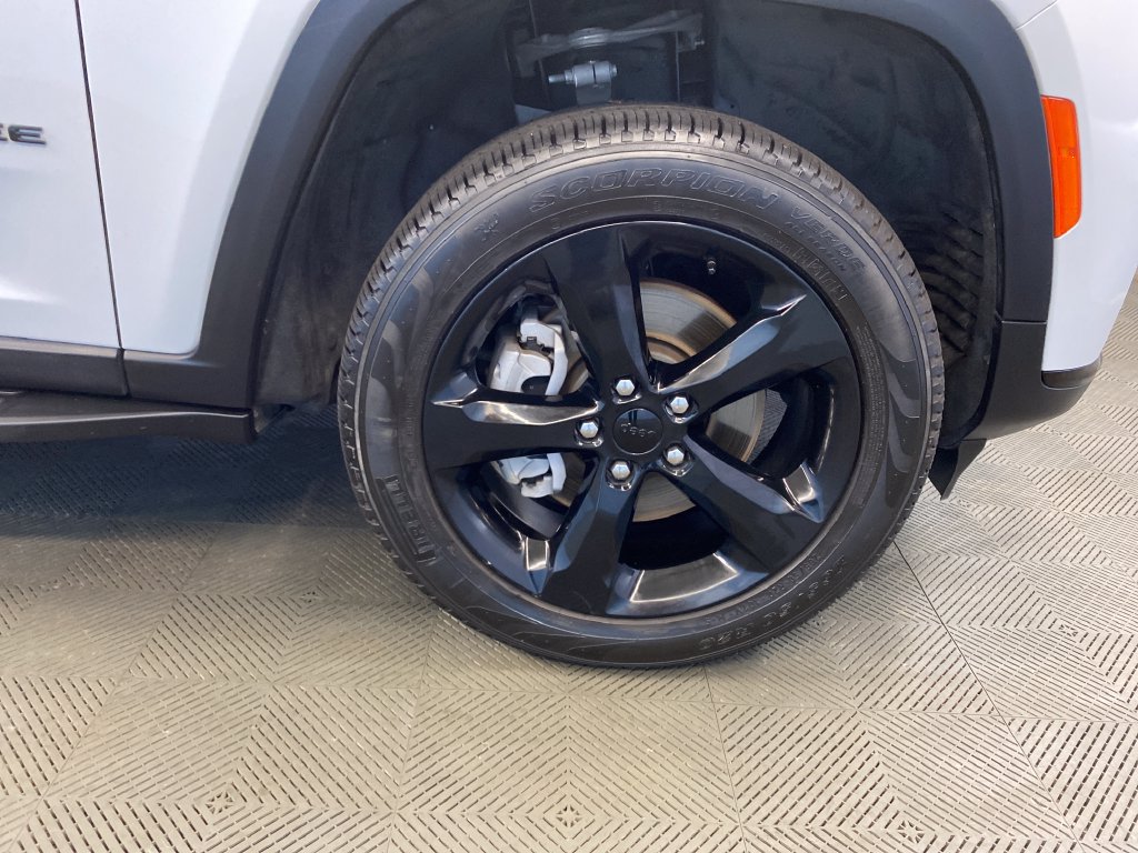 Certified 2025 Jeep Grand Cherokee L Limited w/ Black Appearance Package AWD/4WD image 48