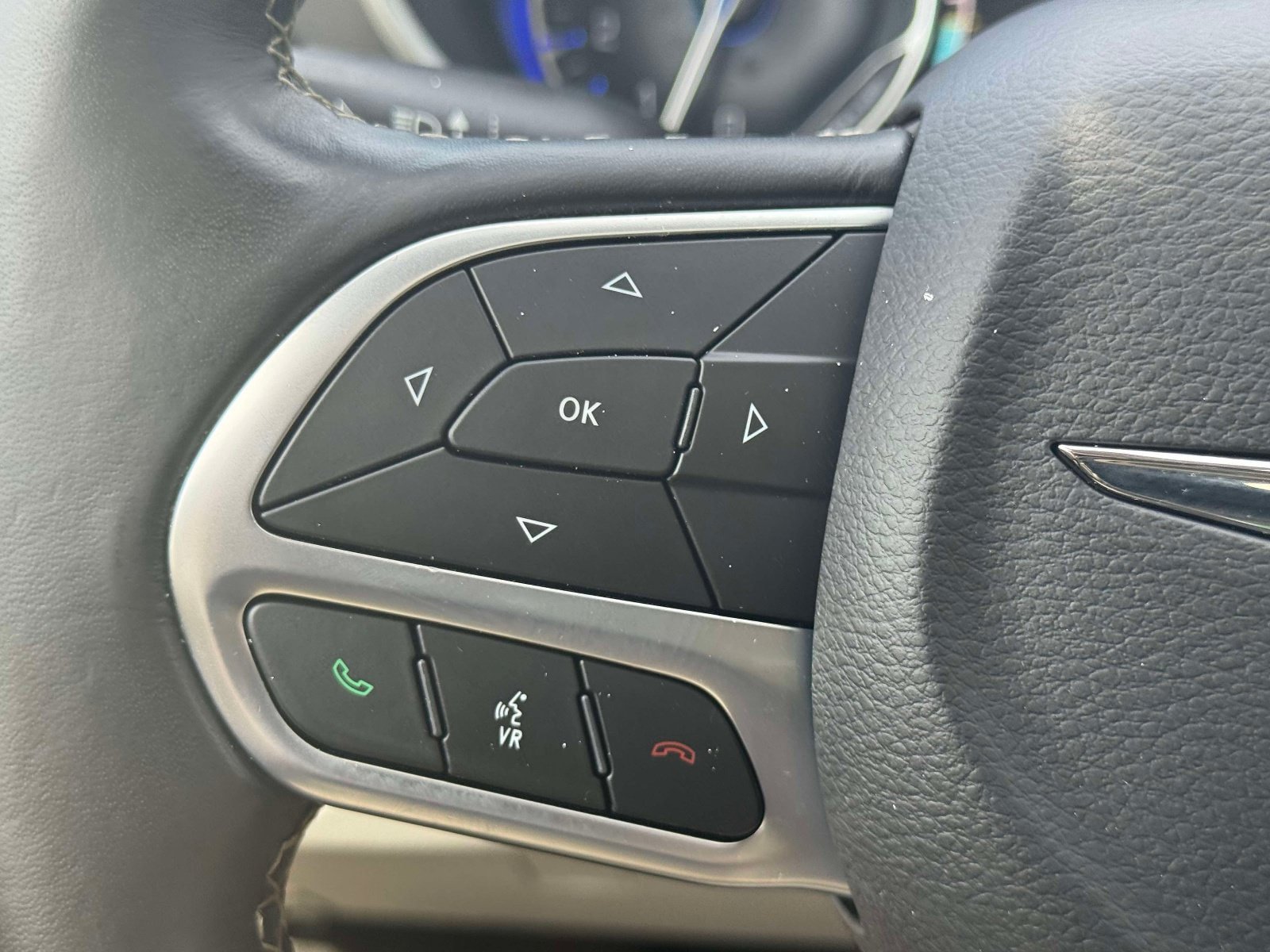 Used 2020 Chrysler Pacifica Touring-L w/ Advanced Safetytec Group FWD image 21