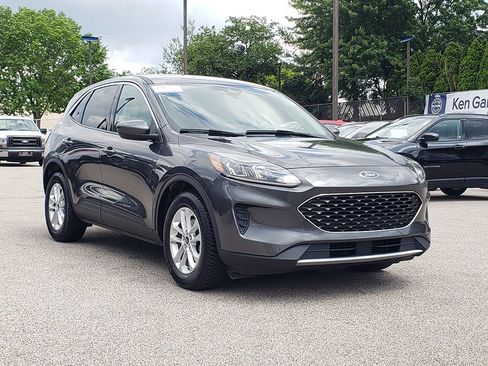 Used 2020 Ford Escape SE FWD image 3