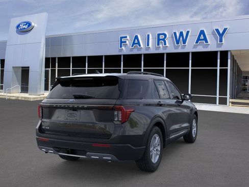 Used 2025 Ford Explorer Active w/ Active Comfort Package RWD image 9