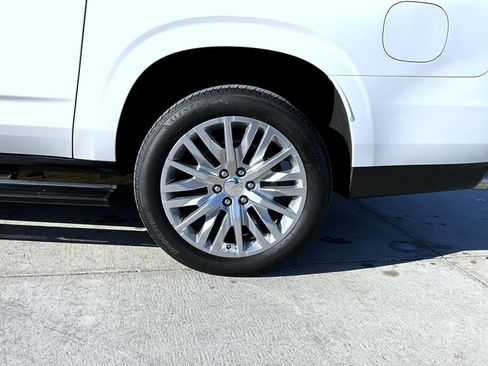 Used 2023 Chevrolet Suburban High Country image 24